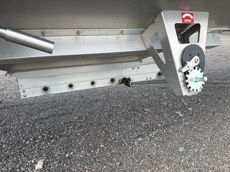 2022-40'-eby-grain-trailer-image-24