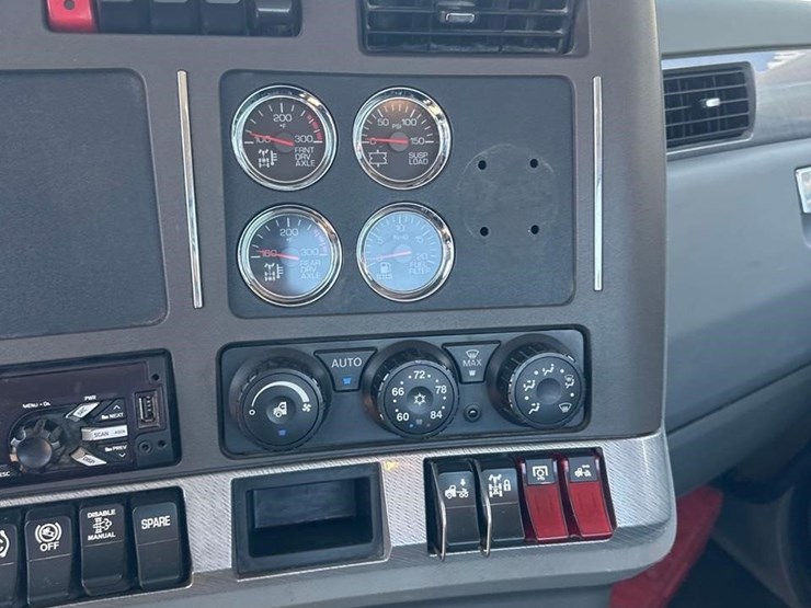 2018-kenworth-t880-image-24