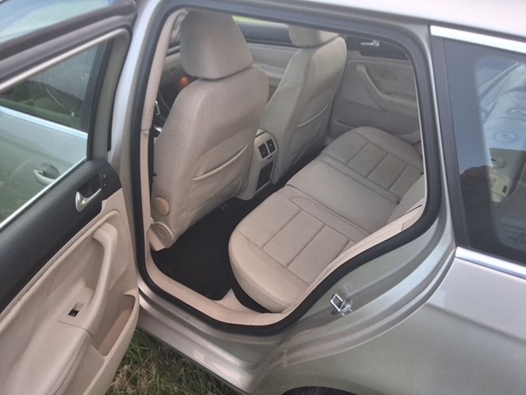 #99999-•-2013-volkswagen-jetta-passenger-car-image-7