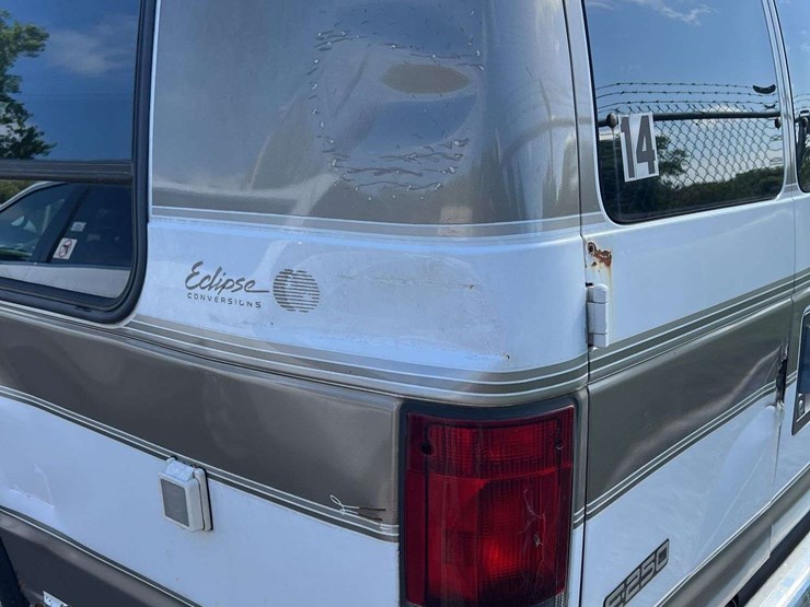 2002-ford-e250-image-9