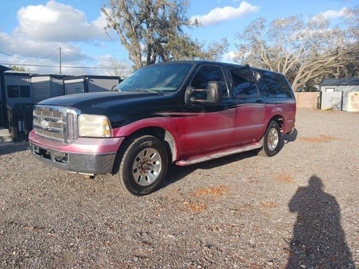 2000-ford-excursion-image-2