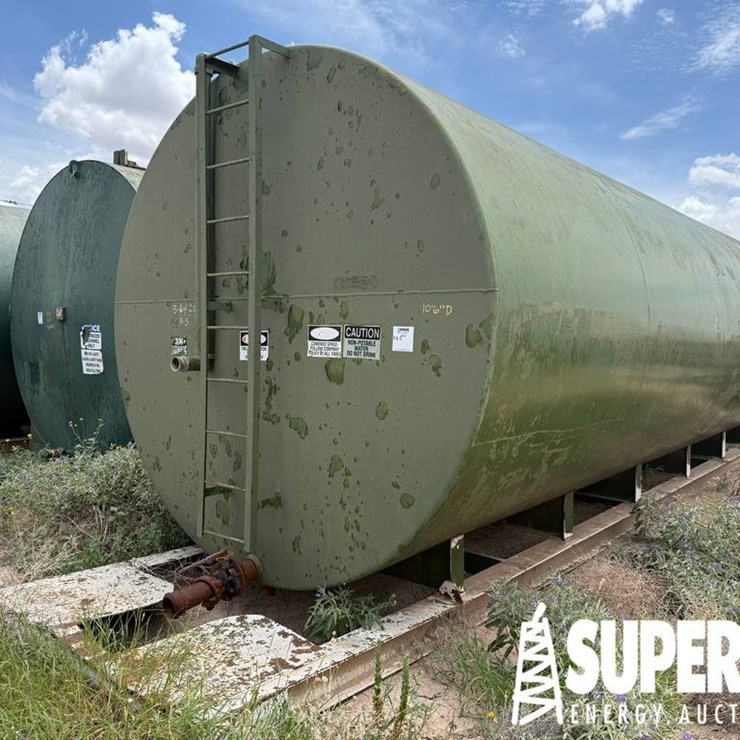(R18-10) 10'6"Dia x 33'L Water Tank, w/ 4'L Porch,