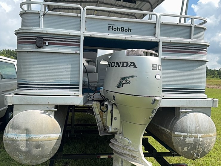 28-foot-pontoon-boat-image-5