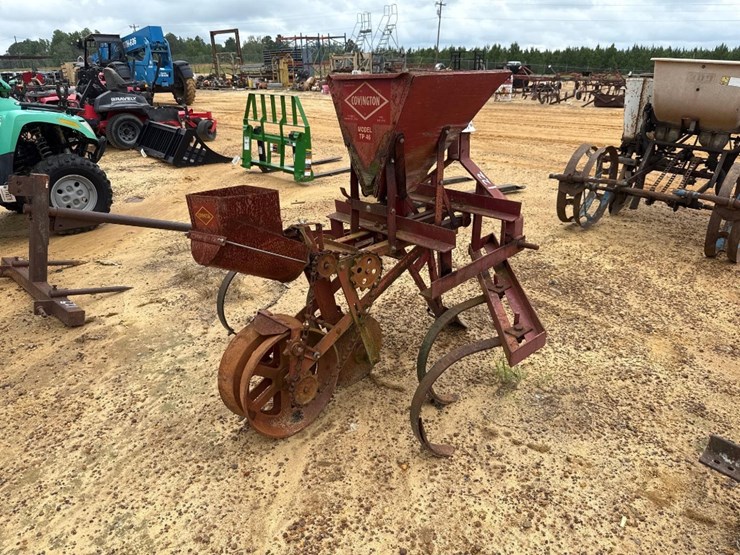 122---1---row-covington-planter-image-4