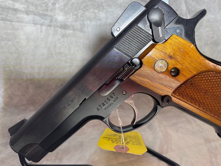 #4402-•-smith-and-wesson-model-439-9mm-luger-pistol,-sn:-a741597-image-12