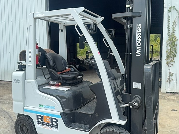 uni-carriers-5-ton-forklift-image-2