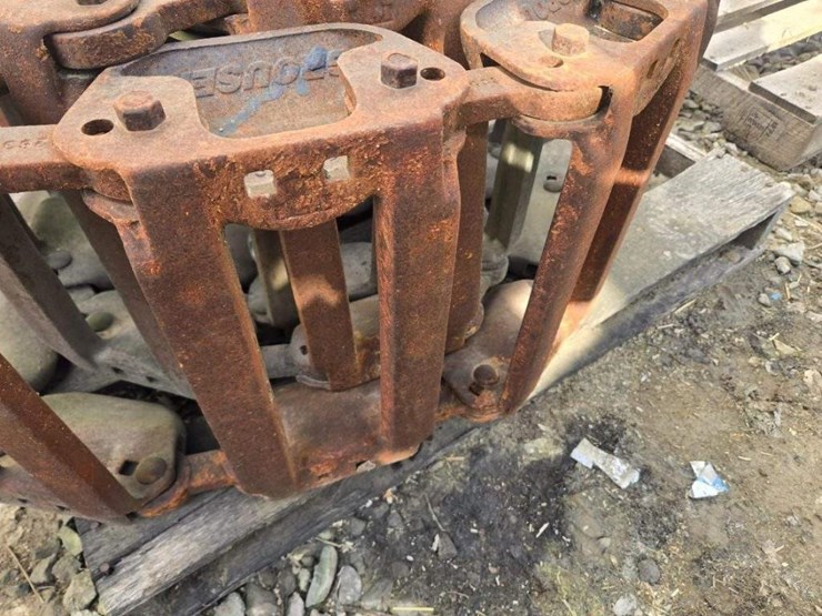 john-deere-320-image-2