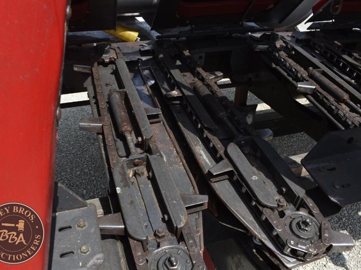 2011-massey-ferguson-830-image-19