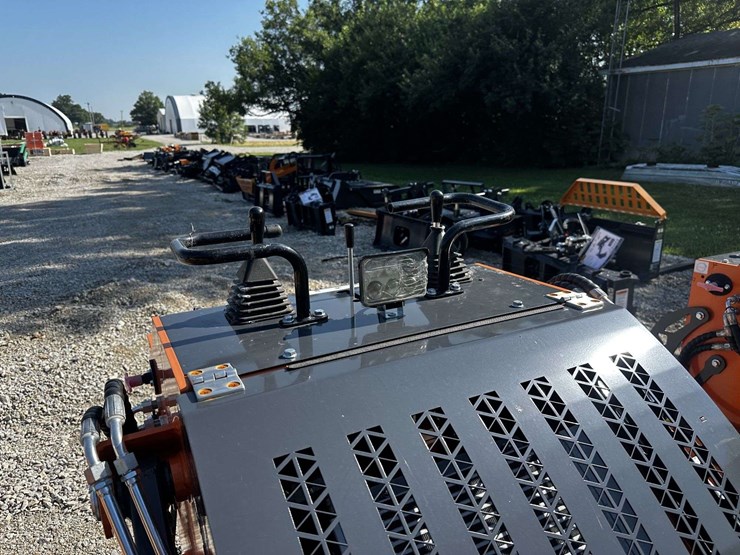 mini-skid-steer-image-2