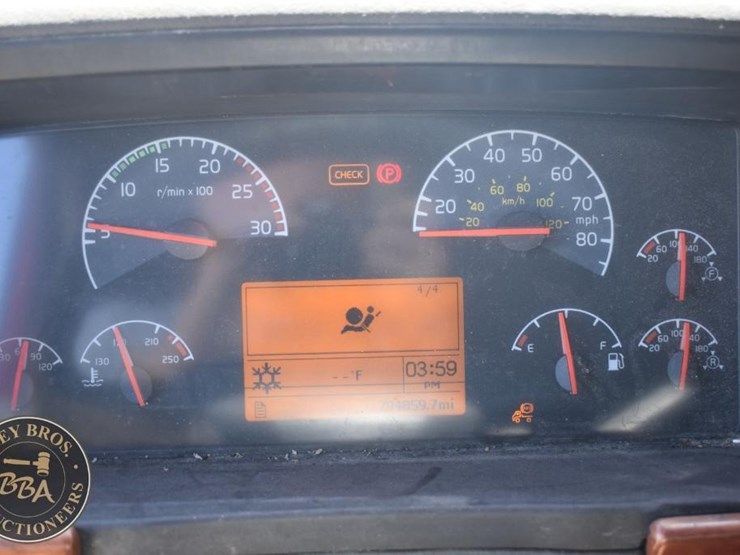 2005-volvo-vnl64t670-image-62