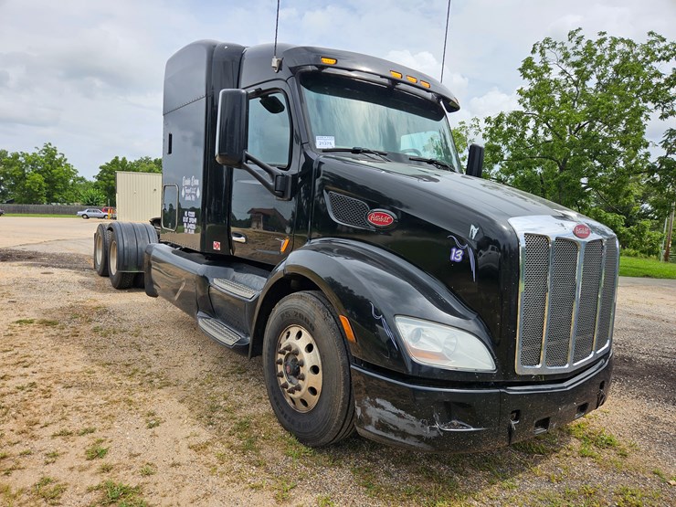 2018-peterbilt-579-image-36