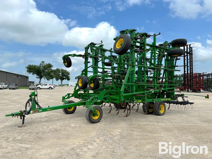 2020-john-deere-2020-image-1