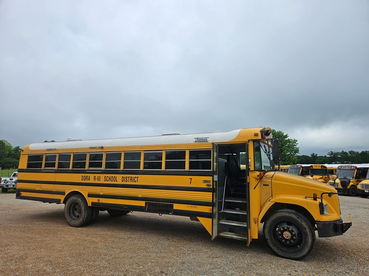 2005-freightliner-fs65-image-45