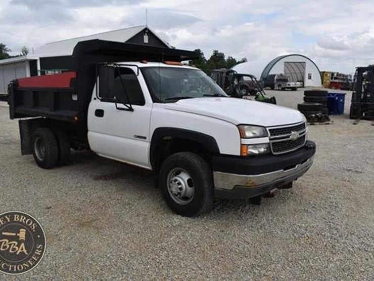 2005-chevrolet-3500-image-9