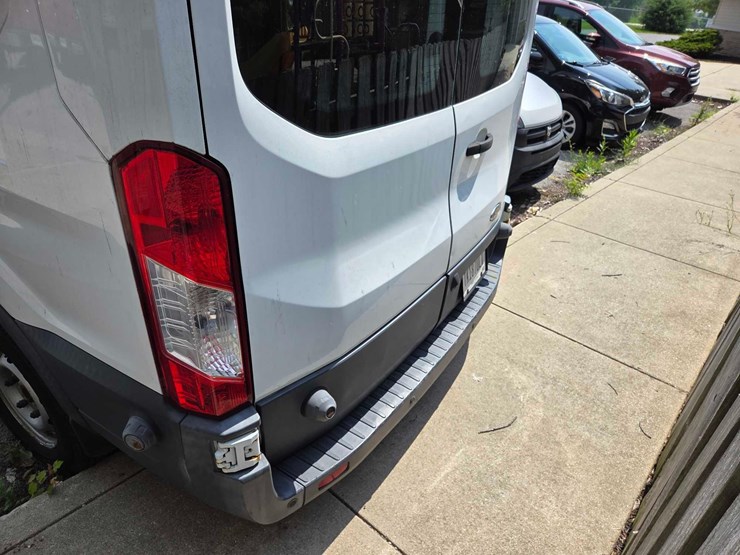 2016-ford-transit-t-250-van-image-16