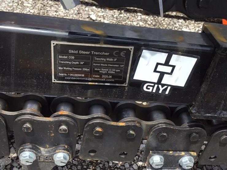 new-giyi-skid-steer-trencher-image-3