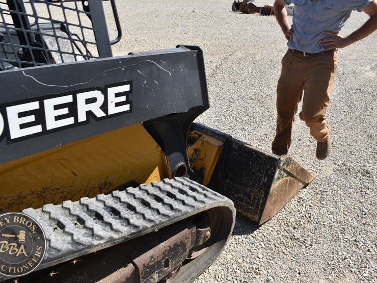 2019-deere-325g-image-44