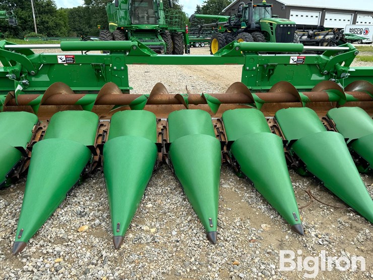 2022-john-deere-c12f-image-2