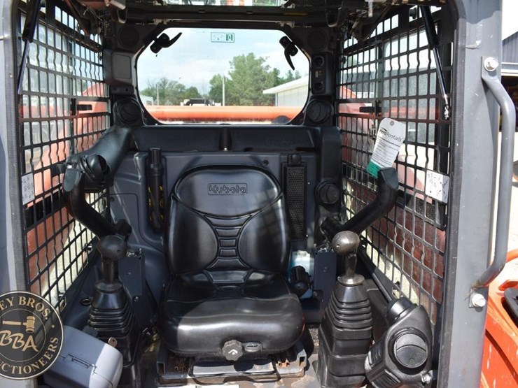 2020-kubota-ssv65-image-35