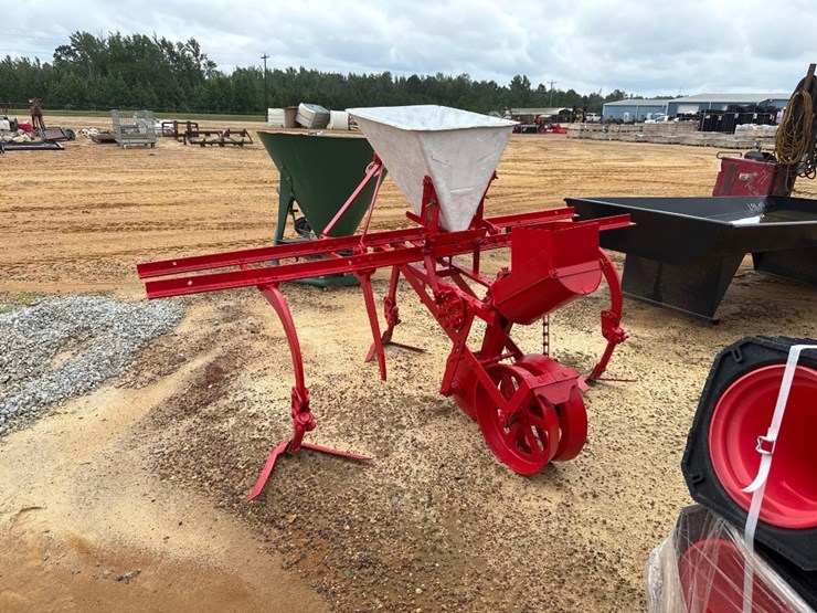 111---tp---46-single-row-planter-image-3