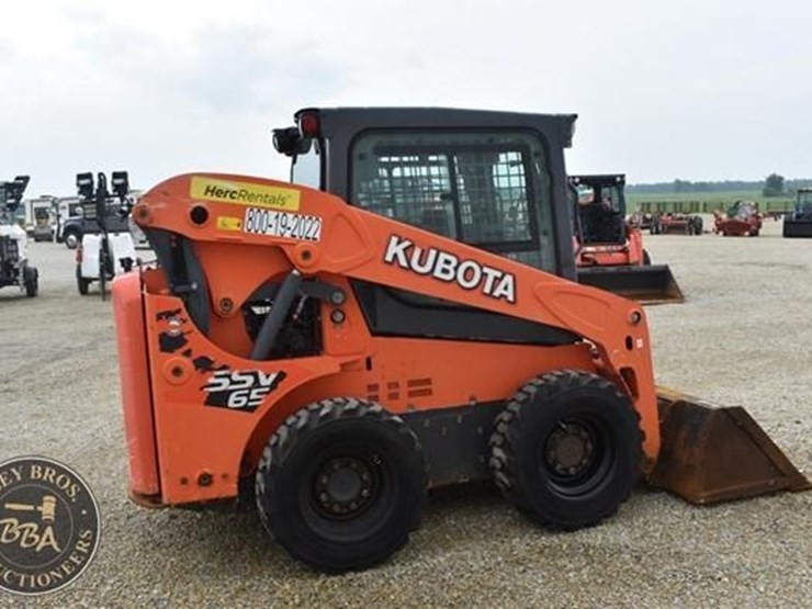 2017-kubota-ssv65-image-22