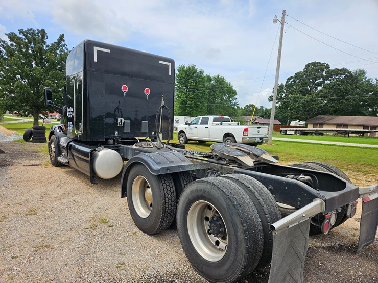 2018-peterbilt-579-image-16
