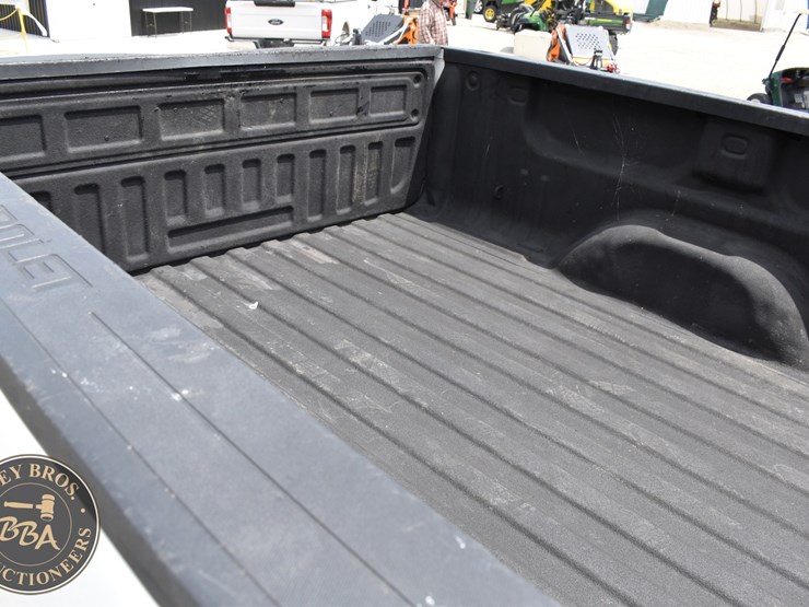 2017-chevrolet-silverado-1500-image-18
