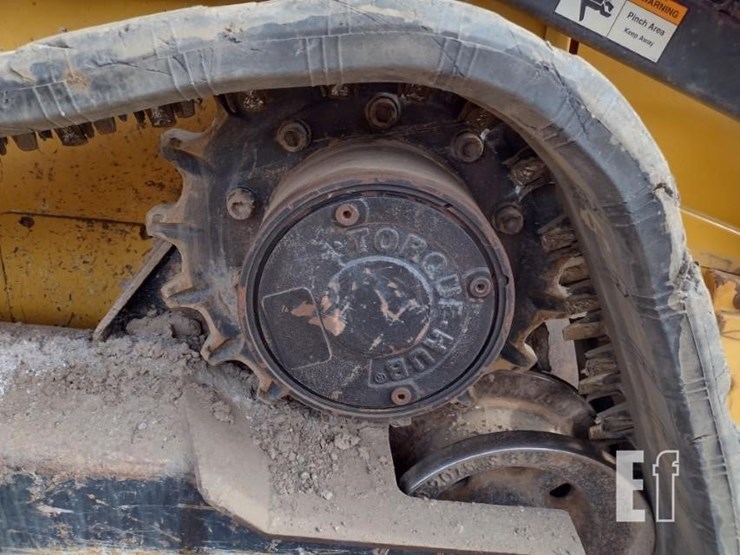 deere-323d-image-28