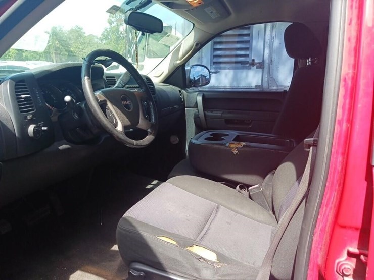 2010-gmc-sierra-1500-image-4