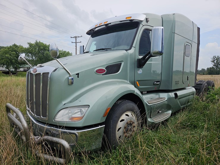 2016-peterbilt-579-image-1