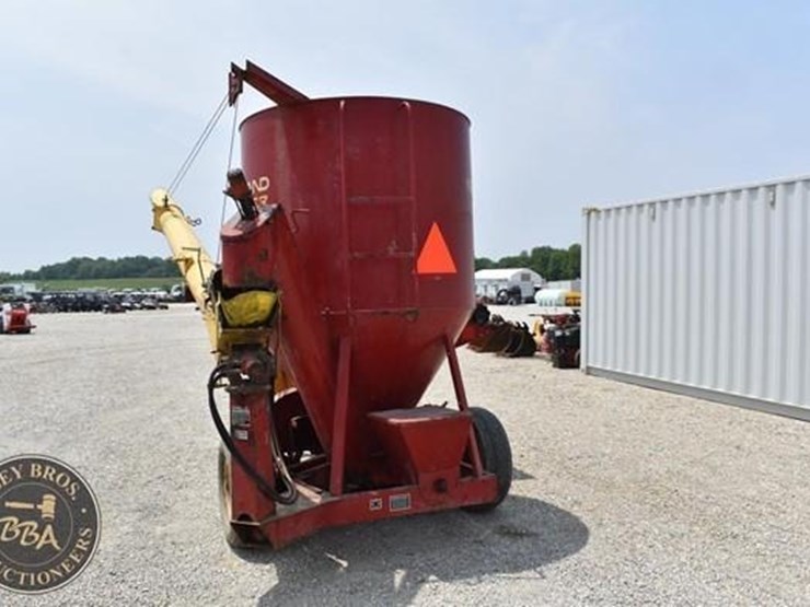 new-holland-353-image-10
