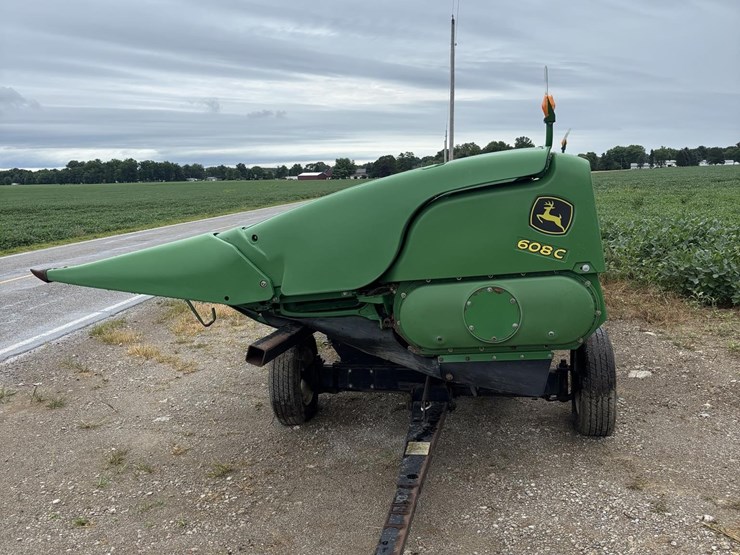 2012-john-deere-608c-image-2