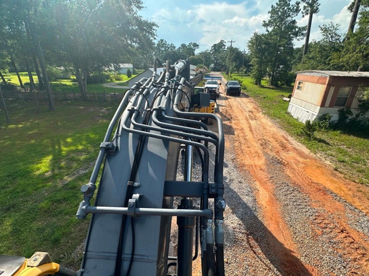 2018-deere-245g-lc-image-26