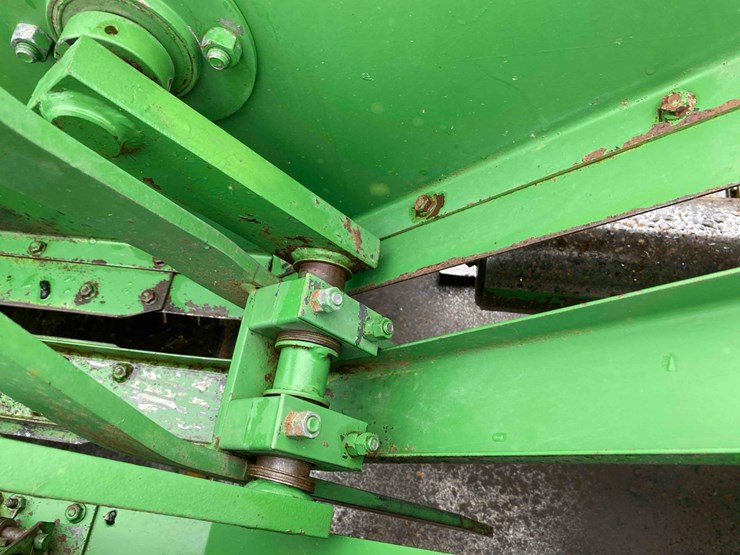 john-deere-336-baler-image-18