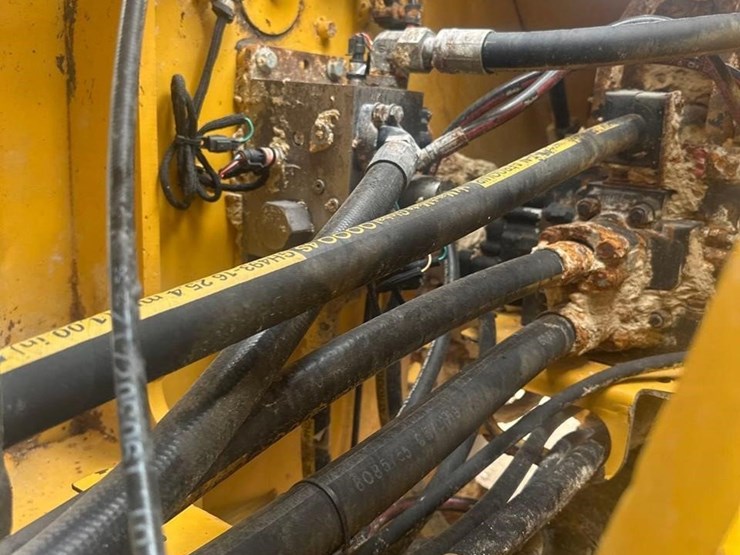 2020-deere-844l-image-20