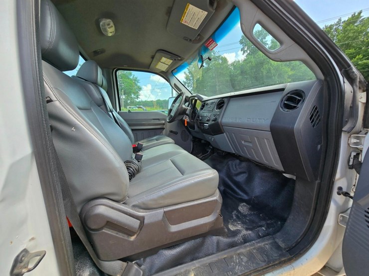 2014-ford-f550-image-19