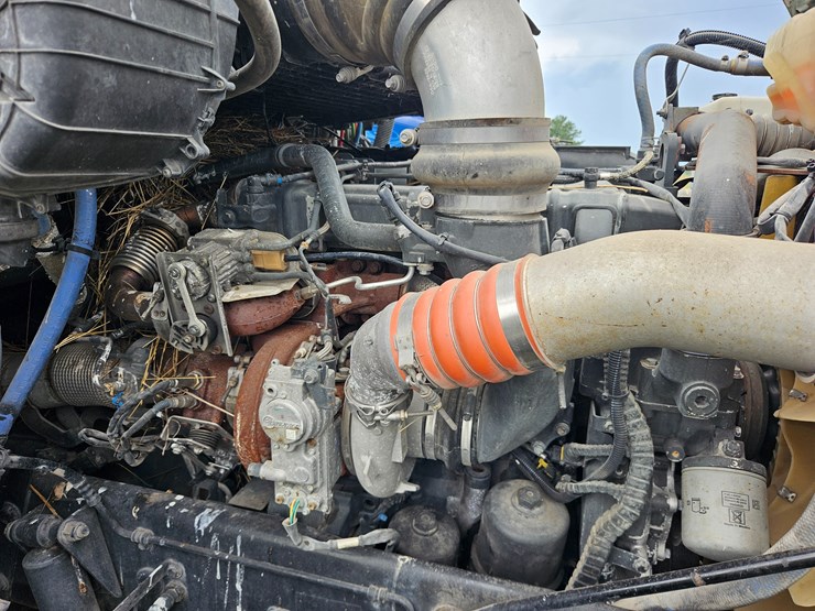 2016-peterbilt-579-image-31