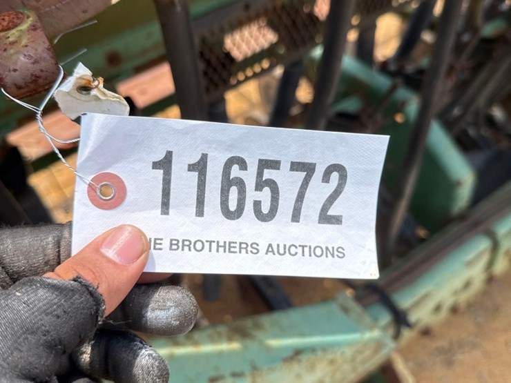 john-deere-520-image-11