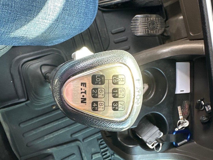 2019-kenworth-w900l-image-56