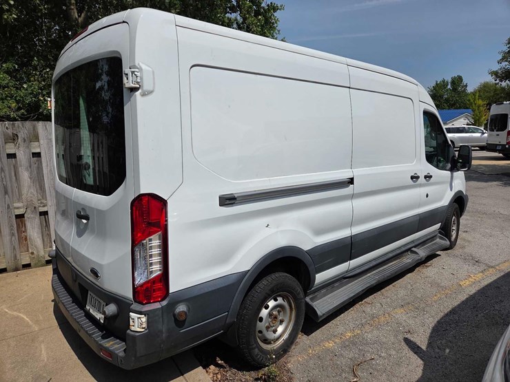 2016-ford-transit-t-250-van-image-8