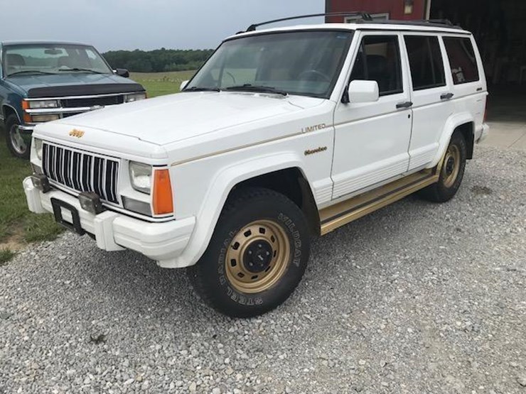 1992-jeep-cherokee limited--low-miles-image-2