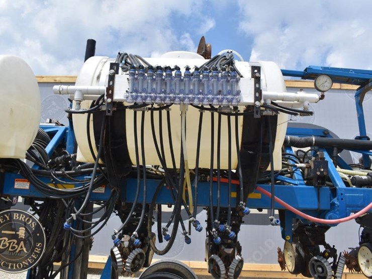 2005-kinze-3600-image-25