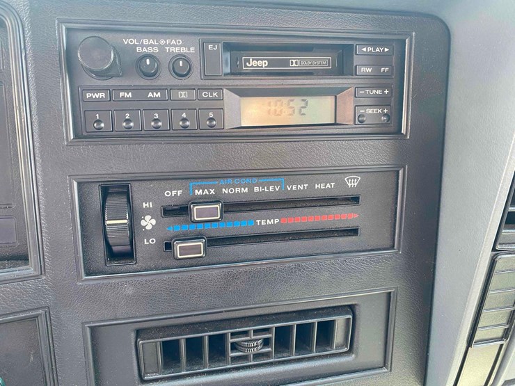 1992-jeep-cherokee limited--low-miles-image-8
