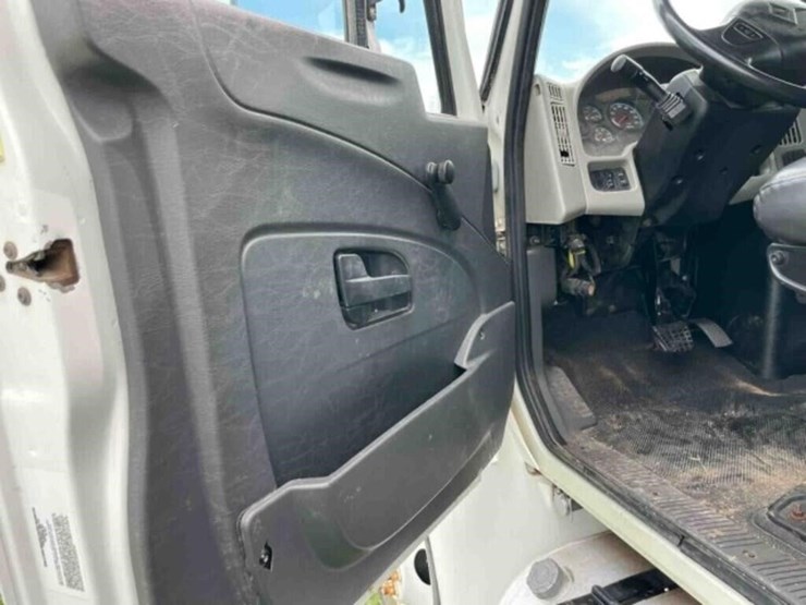 2014-international-durastar-4300-image-12
