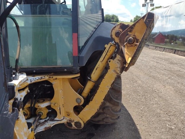 2010-deere-310j-image-32