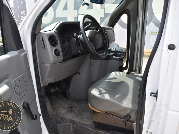 2014-ford-e350-image-22