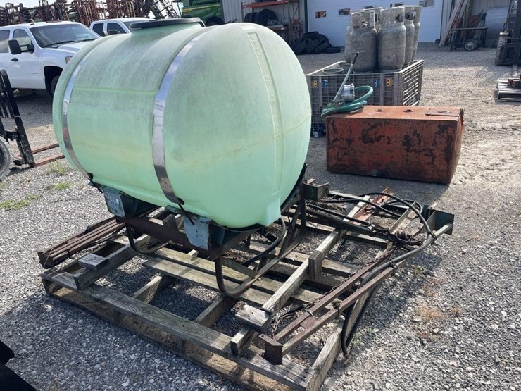 synder-200-gallon-sprayer-image-5