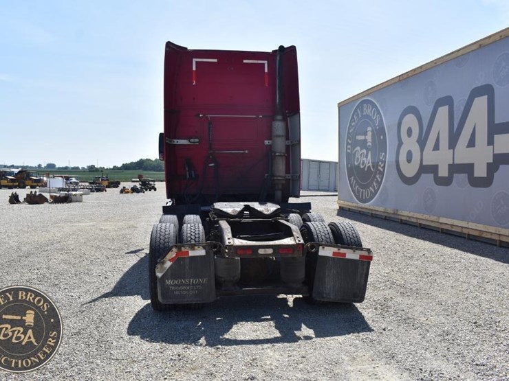 2005-volvo-vnl64t670-image-12