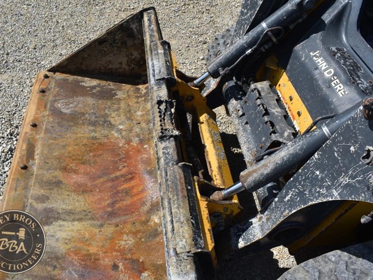 2019-deere-325g-image-33