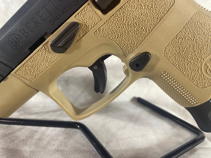 #4368-•-beretta-apx-a1-carry-9mm-luger-pistol,-sn:-axc154049-image-17